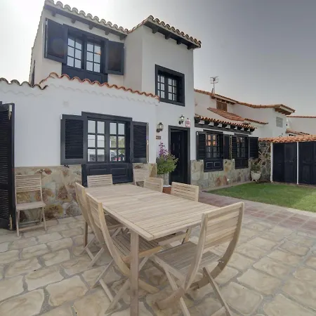 Atmospheric Bungalow On Golf De Sur With Swimming Pool 펜션